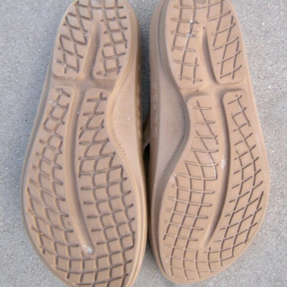 OOFOS Recovery Sandals OoLala Nude Size 10 barely worn - Picture 4 of 6